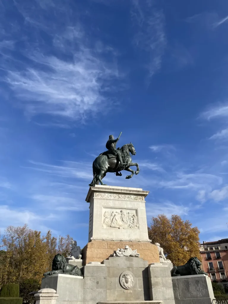 madrid city palacio real de madrid side square2